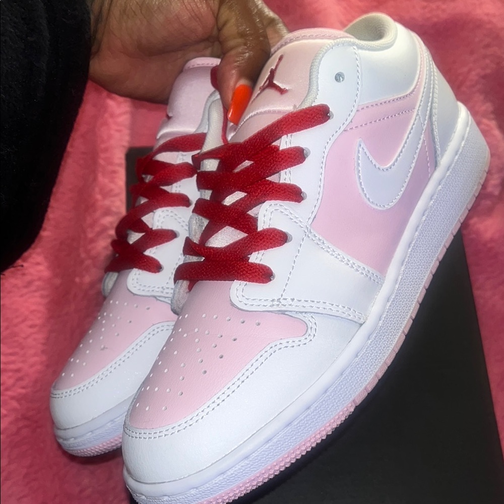 Jordan low 1s